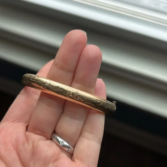 Vintage Winard 12K Gold Filled Hinged Bangle Bracelet - Picture 4 of 15